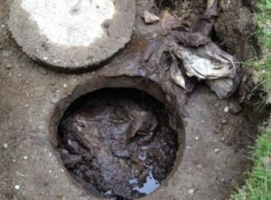 Dấu hiệu nhận biết bể phốt đã đầy - Cần hút ngay